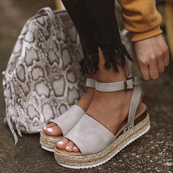 Soda Topic Gray Espadrille Stud Flatform Sandal - Picture 2 of 9